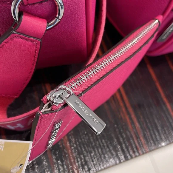 MICHAEL KORS
Jet Set Travel Medium Top Zip Leather Card Case Wallet 
Dragonfruit - Picture 11 of 16